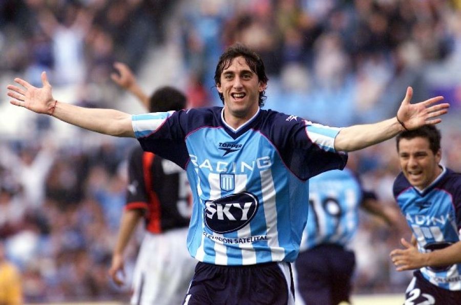 Y por último,¿Qué número uso Milito en su camiseta en el apertura 2001?